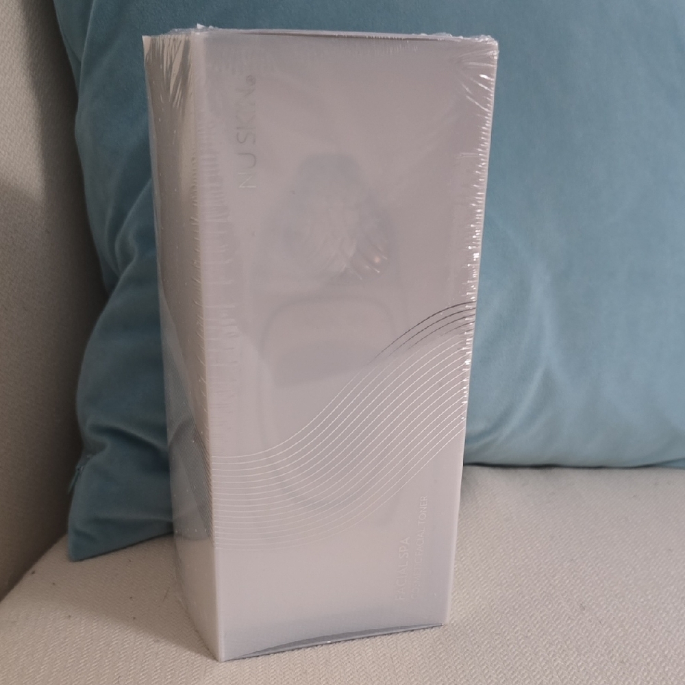 NU SKIN White Sealed Product